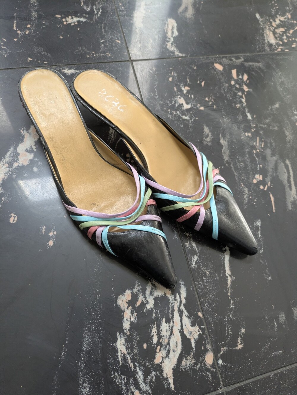 Vintage Y2K BCBG Paris Black Pointed Kitten Heels